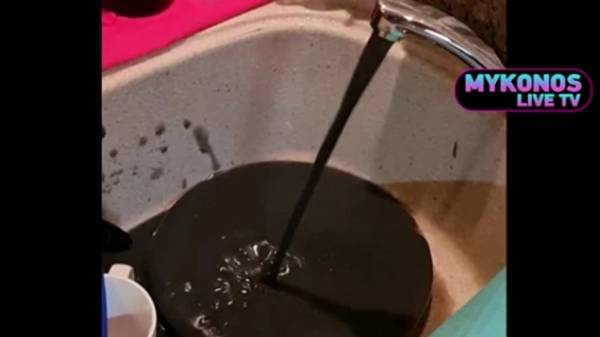Μύκονος: Έτρεχε πετρέλαιο από τις βρύσες των σπιτιών (Βίντεο)