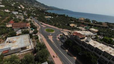 Καλύφθηκαν τα φρεάτια στον δρόμο της Μάνης