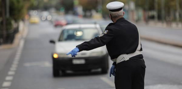 Κορονοϊός: Πόσα άτομα επιτρέπονται στο αυτοκίνητο λόγω lockdown