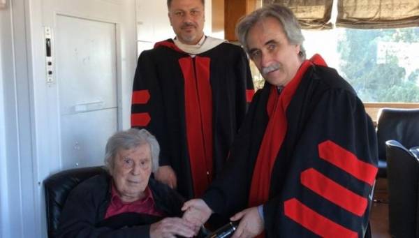Ο Μίκης Θεοδωράκης επίτιμος διδάκτορας του Ευρωπαϊκού Πανεπιστημίου Κύπρου