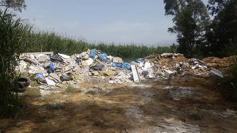 Καταγγελία Μάκαρη για αυτοσχέδια χωματερή στην παραποτάμια ζώνη του Αρι