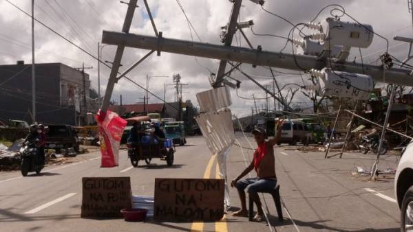 Φιλιππίνες: Πάνω από 300 οι νεκροί από τον τυφώνα Ράι