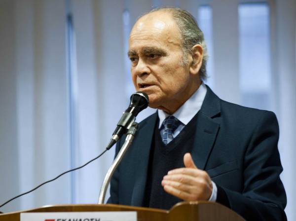 Ρωμανιάς: &quot;Οι δανειστές επιμένουν σε μείωση των συντάξεων&quot;