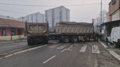 Σκηνικό πολέμου στο Κόσοβο: Σε επιχειρησιακή ετοιμότητα οι σερβικές δυνάμεις (βίντεο)