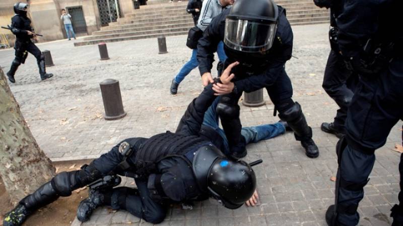 Ενταση στη Βαρκελώνη με συλλήψεις και τραυματίες σε διαδηλώσεις