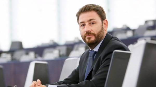 Ν. Ανδρουλάκης: Εξαιρετικά αρνητική εξέλιξη, η σύγκρουση Φ. Γεννηματά - Ευάγγ. Βενιζέλου