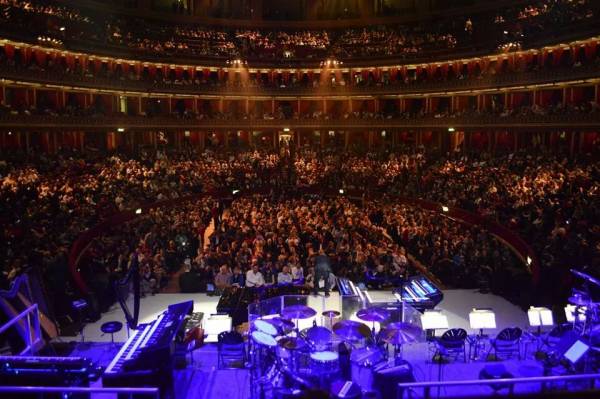 Μετά από 19 χρόνια Συναυλία του Μεσσηνίου Yanni στο Λονδίνο