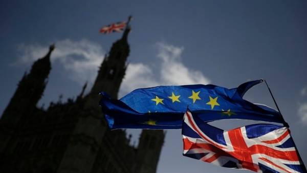 Το βρετανικό Κοινοβούλιο ενέκρινε τη συμφωνία Brexit - Καταψηφίστηκε το χρονοδιάγραμμα