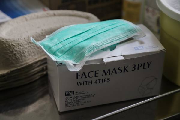 Μάσκες στο Κέντρο Υγείας Μελιγαλά - Είδη προστασίας από τον Δήμο Οιχαλίας σε ρομά