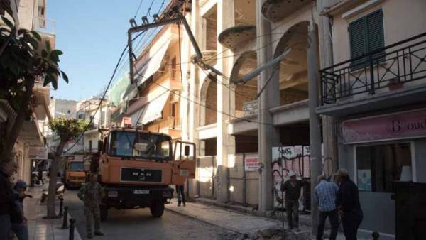 Αυτοψίες στη Ζάκυνθο μετά τον σεισμό - Προσωρινά ακατάλληλα 72 κτίρια