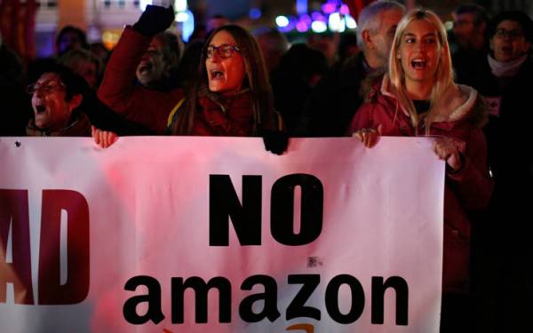 Black Friday: Διαμαρτυρία στη Γαλλία κατά της Amazon και της υπερκατανάλωσης