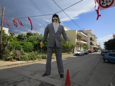 Προετοιμασίες για το βραδινό κάψιμο του... Ιούδα στην Καλαμάτα (βίντεο-φωτογραφίες)