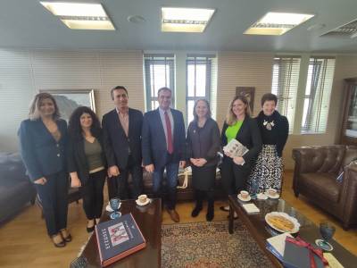 Η επιτετραμμένη στην πρεσβεία των ΗΠΑ στο Δημαρχείο Καλαμάτας