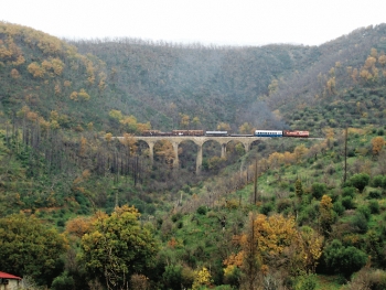 Εκδρομή με το τρένο μέσα από φανταστικά τοπία του δικτύου της Πελοποννήσου