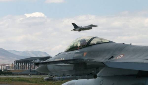 Anadolu: &quot;Πράσινο φως&quot; από τις ΗΠΑ για τον εκσυγχρονισμό των τουρκικών F16