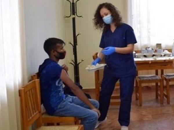 Ηλεία: Ξεκίνησαν οι εμβολιασμοί των εργατών γης στη Νέα Μανωλάδα