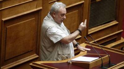 Ψαριανός σε Σκουρολιάκο: &quot;Ρούφα τη π...α και χόρεψε ένα τσάμικο!&quot;