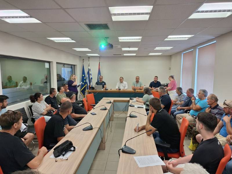 Καλαμάτα: Συνάντηση Βασιλόπουλου με εργάτες πυροπροστασίας