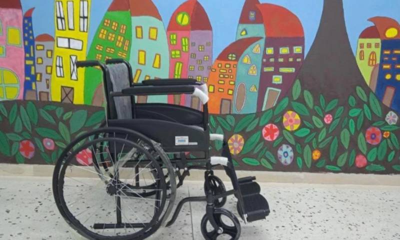 Μαθητές στην Κοζάνη μάζεψαν 150.000 πλαστικά καπάκια και χάρισαν αναπηρικό αμαξίδιο στο γηροκομείο