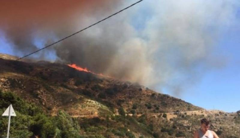 Παραμένει εκτός ελέγχου η φωτιά στην ορεινή Νάξο - Εκκενώθηκαν χωριά