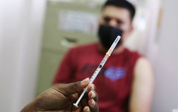 Κορονοϊός – Νέα έρευνα: Η «μακρά Covid» απειλεί και τους εμβολιασμένους