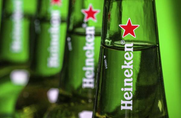 Η ολλανδική ζυθοποιία Heineken ανακοίνωσε την έξοδό της από τη Ρωσία