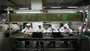 Απάνθρωπες συνθήκες για τους εργαζόμενους στα εργοστάσια της Αpple στην Κίνα