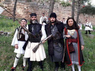 Οι “Ελληνομνήμονες” στην Άμφισσα