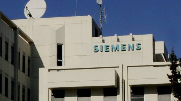 Επίθεση του "Ρουβίκωνα" στα κεντρικά γραφεία της SIEMENS στο Μαρούσι