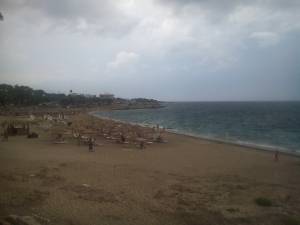 Ξαφνικό μπουρίνι στην Κυπαρισσία άδειασε τις παραλίες