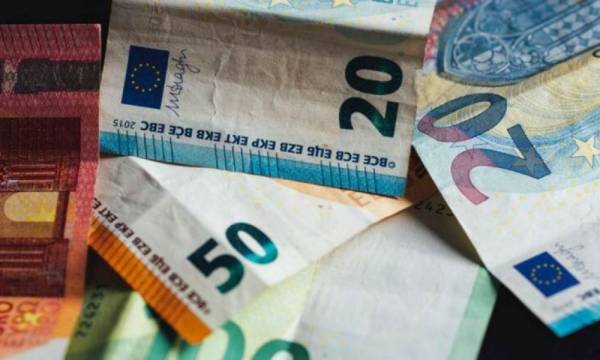 Επίδομα 534 ευρώ: Εγκρίθηκε η μεταφορά 59.356.625 ευρώ για 137.314 δικαιούχους
