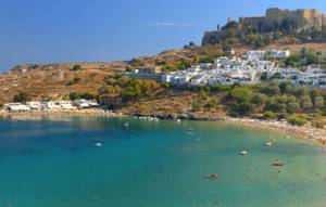 Οι Έλληνες πληρώνουν περισσότερα για διακοπές από όσα οι ξένοι