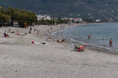 Καλοκαιρινό σκηνικό σήμερα στην Παραλία της Καλαμάτας (φωτογραφίες)