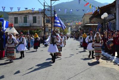 Χωρίς απρόοπτα η παρέλαση στην Κυπαρισσία (βίντεο-φωτογραφίες)