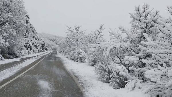 Συνεχίζονται σήμερα και αύριο οι χιονοπτώσεις - Χιόνια και σε ημιορεινά της Πελοποννήσου
