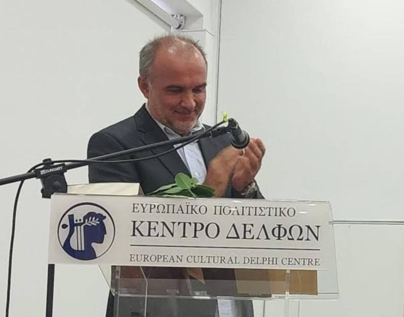 Εγκωμιαστικά λόγια για την ποίηση του Βασίλη Φλώρου