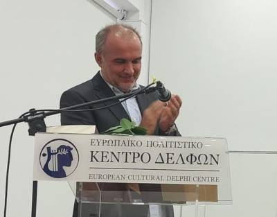 Εγκωμιαστικά λόγια για την ποίηση του Βασίλη Φλώρου