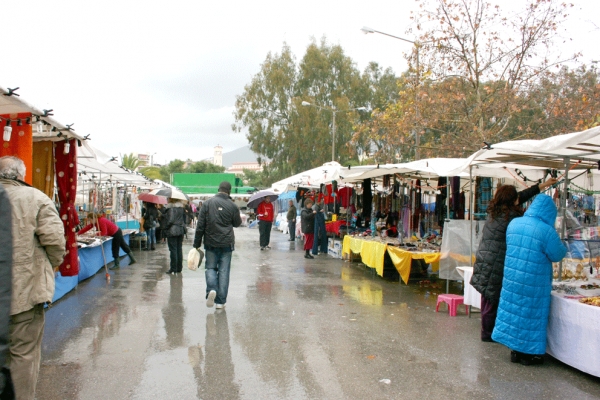 Σκληρή σύγκρουση για το πανηγύρι, μεταξύ του Δήμου Καλαμάτας και των μικροπωλητών