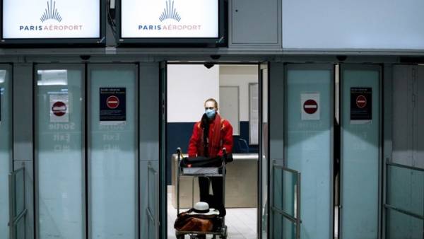 ΕΕ: Μη υποχρεωτική η χρήση μάσκας σε αεροδρόμια και αεροπλάνα