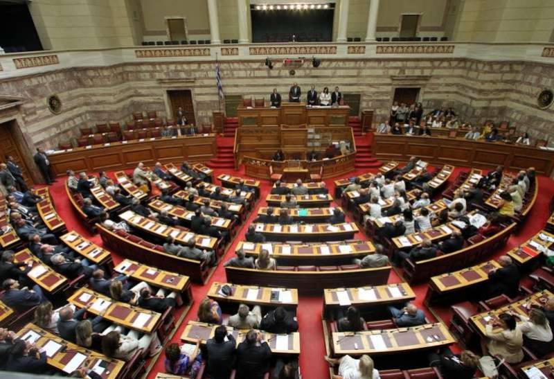 Κατατέθηκε στη Βουλή η τροπολογία για τον κατώτατο μισθό