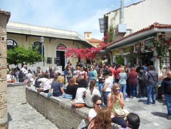 Σουβλάκια στο Τζίμη για αίθουσα στο Ειδικό (βίντεο)