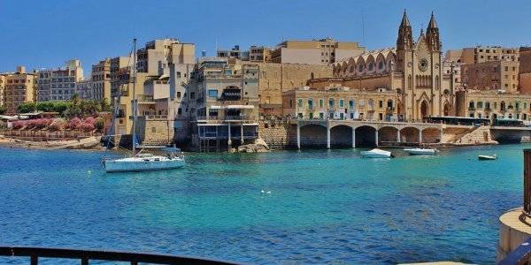 Η Μάλτα πληρώνει τους τουρίστες για να κάνουν διακοπές στο νησί