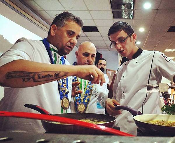 Ο Μεσσήνιος σεφ Χρ. Ζέρβας στην Τουρκία: "Την Καλαμάτα την ξέρουν, από την ελιά Καλαμών"