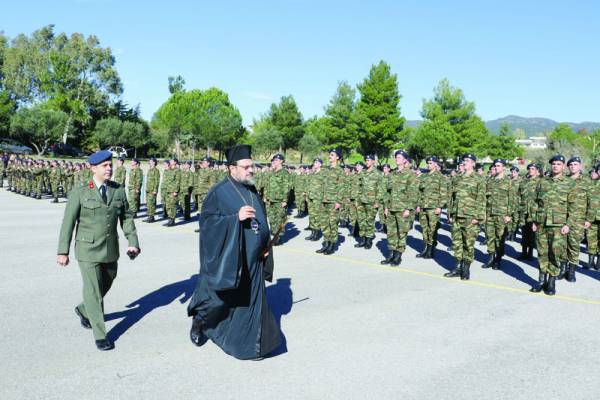 Ορκίστηκαν 740 νεοσύλλεκτοι στο 9ο Σύνταγμα Πεζικού στην Καλαμάτα (φωτογραφίες-βίντεο)