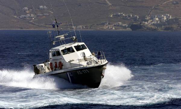 Βύθιση σκάφους ανοιχτά της Πλύτρας λόγω κακοκαιρίας