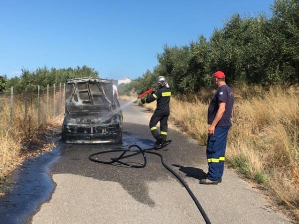 Κυπαρισσία: Κάηκε ολοσχερώς αυτοκίνητο στο Ροντάκι