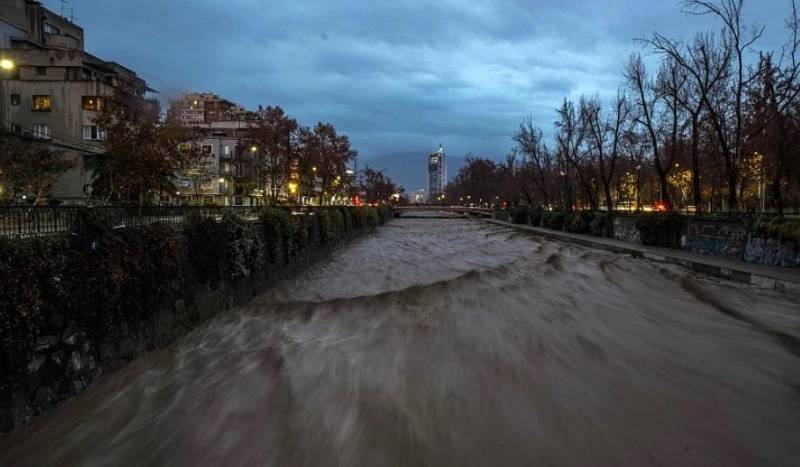 Δύο νεκροί και τρεις αγνοούμενοι λόγω των πλημμυρών που σαρώνουν τη Χιλή