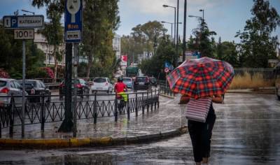 Καιρός: Βροχές, καταιγίδες και πτώση της θερμοκρασίας την Τρίτη