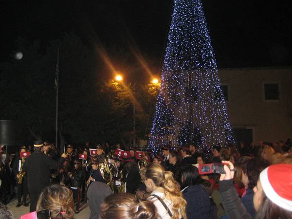 Ανάβουν χριστουγεννιάτικο δέντρο αύριο στην Κεντρική Αγορά Καλαμάτας