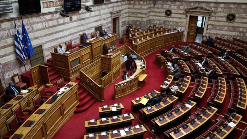 Βουλή: Ξεκίνησε η συζήτηση του νομοσχεδίου για την απλοποίηση της έκδοσης αδειών λειτουργίας επιχειρήσεων